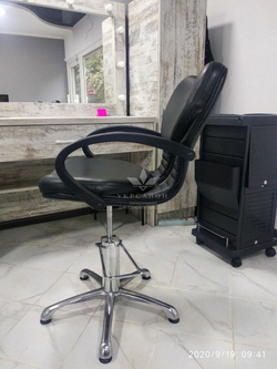 Крісло перукарське Clio