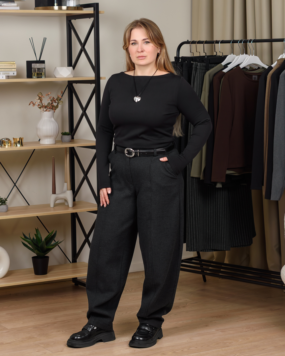 Лонгслів жіночий чорного кольору (арт. 4452500301)