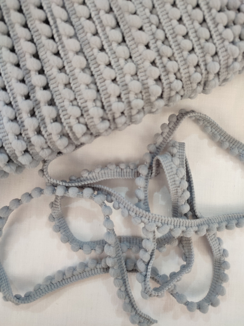 Помпоны на тесьме (5 мм)