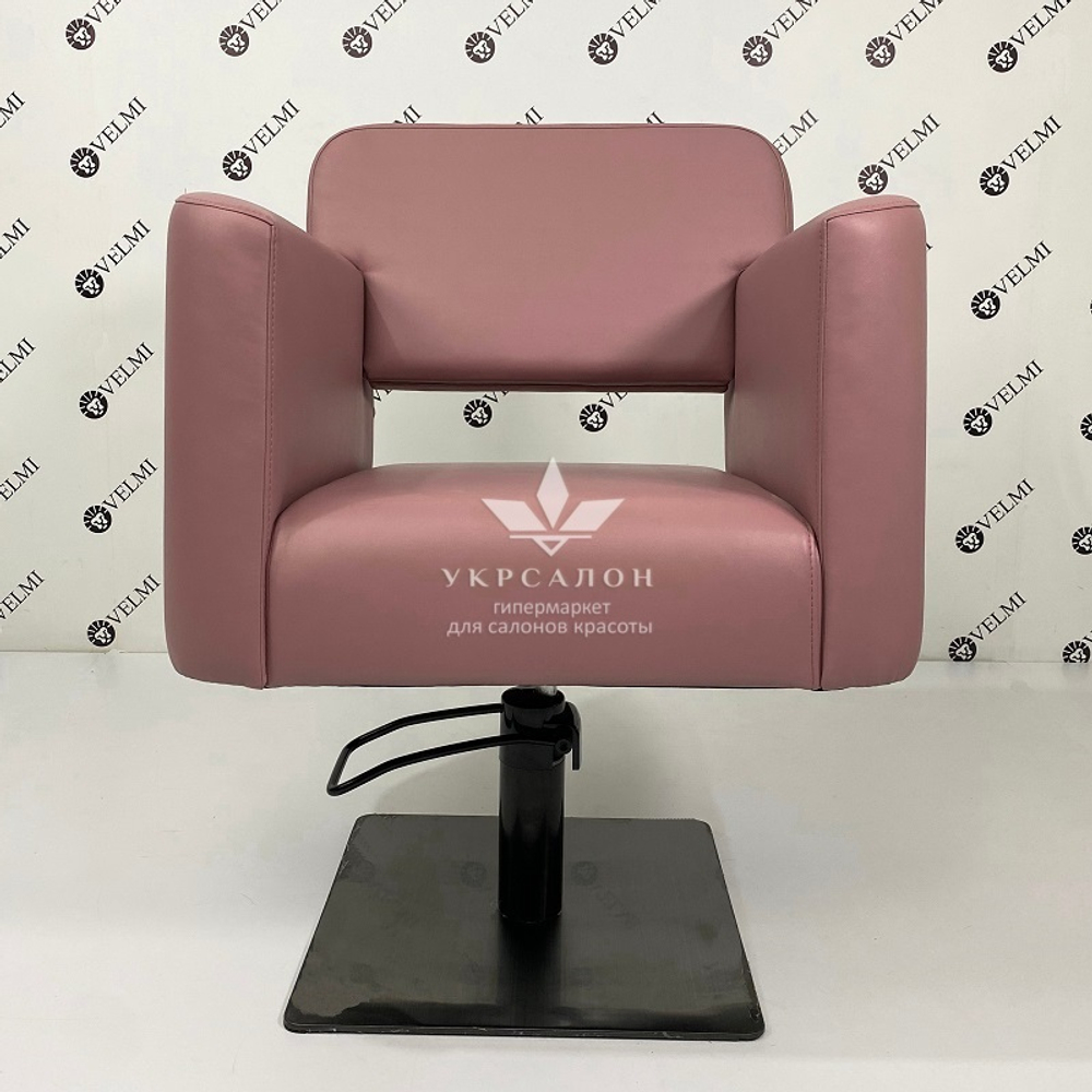 Перукарське крісло Eliot Black на квадраті