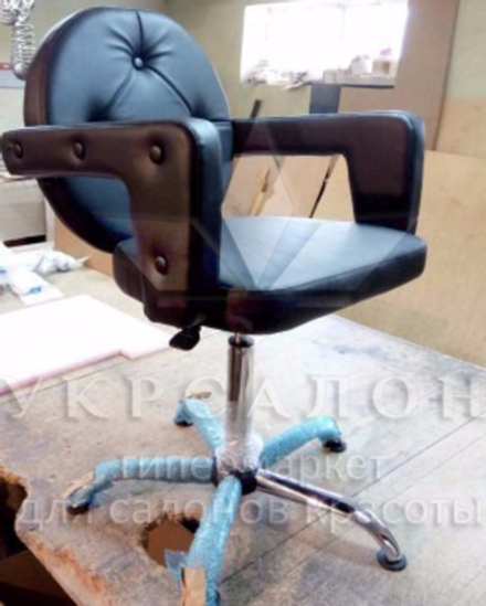 Перукарське крісло Lotos