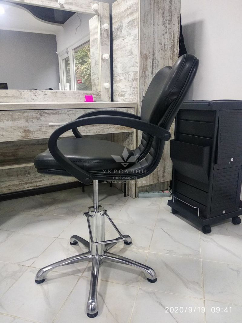 Крісло перукарське Clio