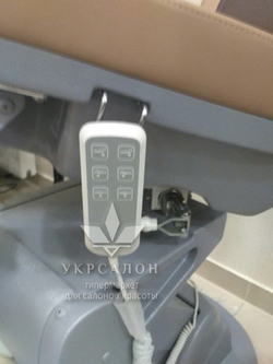 Педикюрно-косметологическое кресло ZD-896-3A