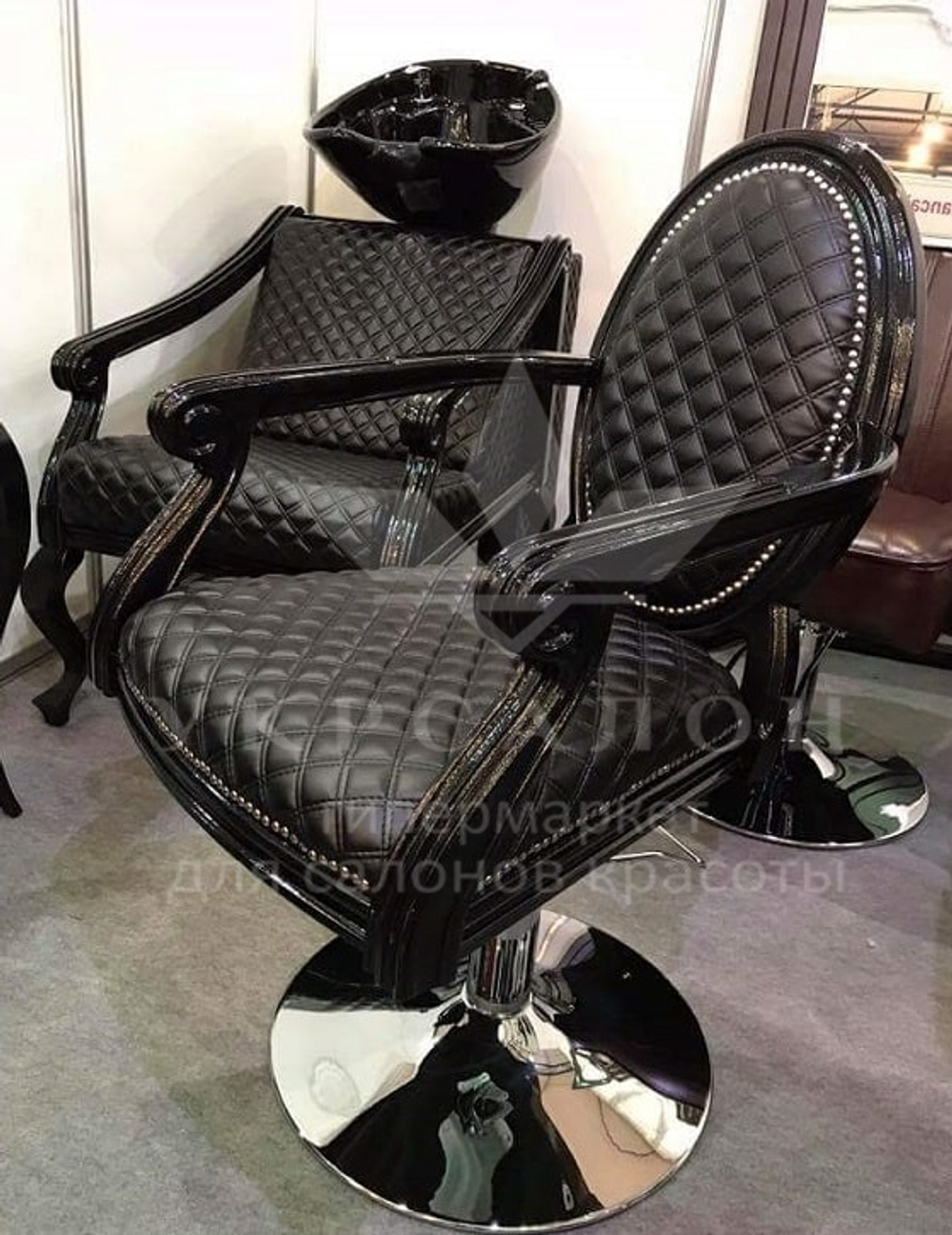 Парикмахерское кресло Mozart Black
