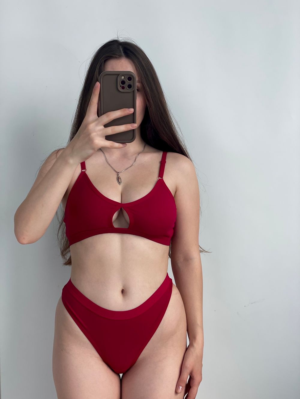 Комплект з декоративним прорізом на топі