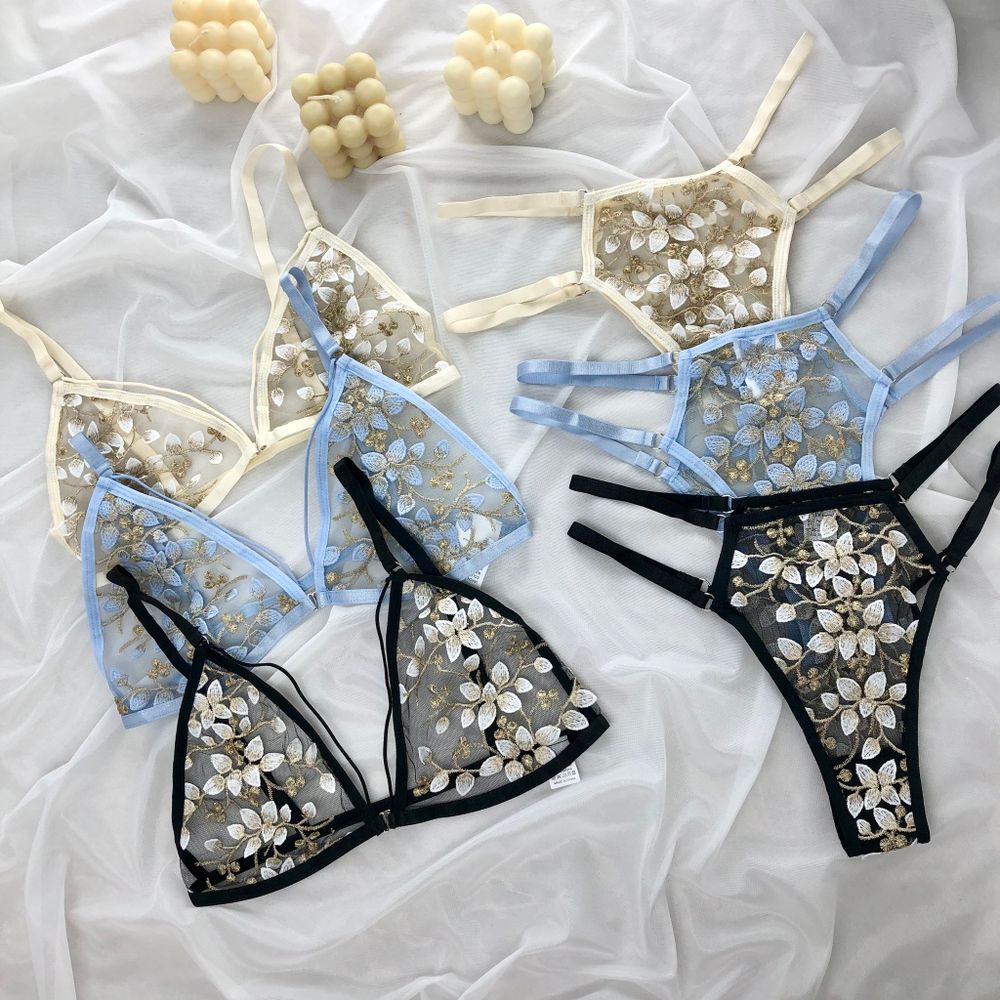 Комплект з вишивкою