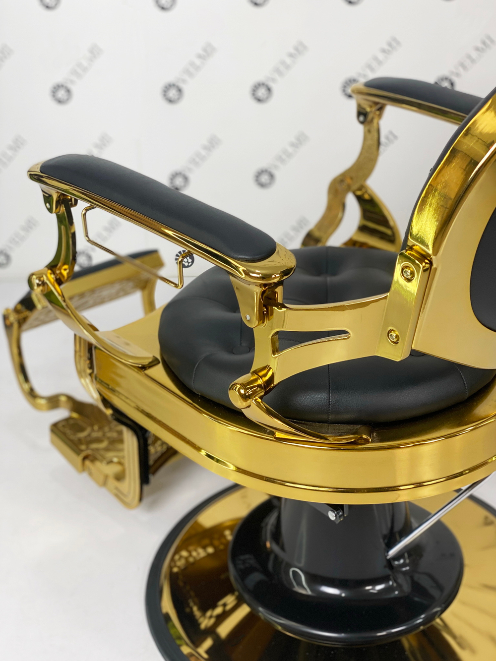 Парикмахерское кресло Barber Cardinal Gold