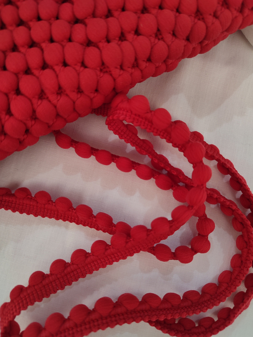 Помпоны на тесьме (1 см)