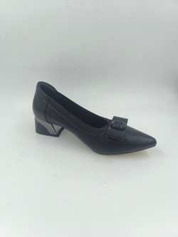 Женские туфли на невысоком каблуке из искусственной кожи
/ размеры 35-40