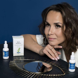 Мультиактивная сыворотка Gloria Botanix Skin Helpers Skin Tone с койевой кислотой и экстрактом томата