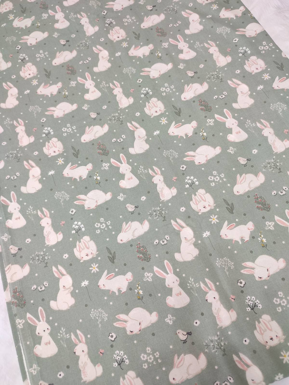 Фланель принт (Белые зайчики на грязно-мятном фоне)