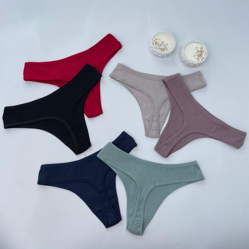 Класичні стрінги в рубчик