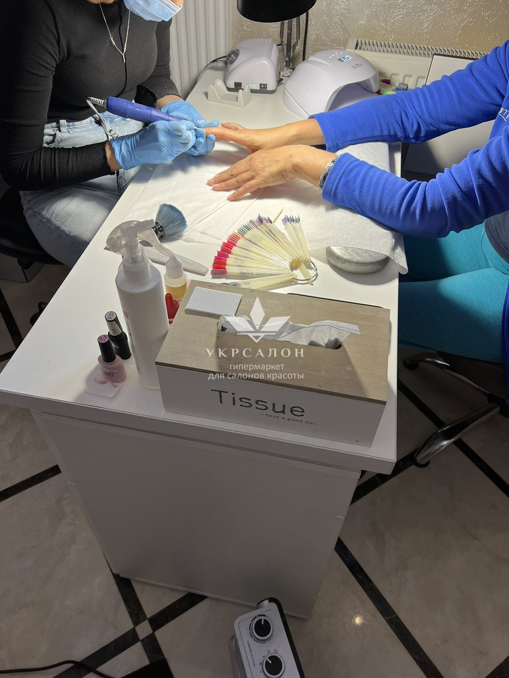 Манікюрний стіл Elle