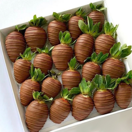 Класична полуниця у молочному шоколаді