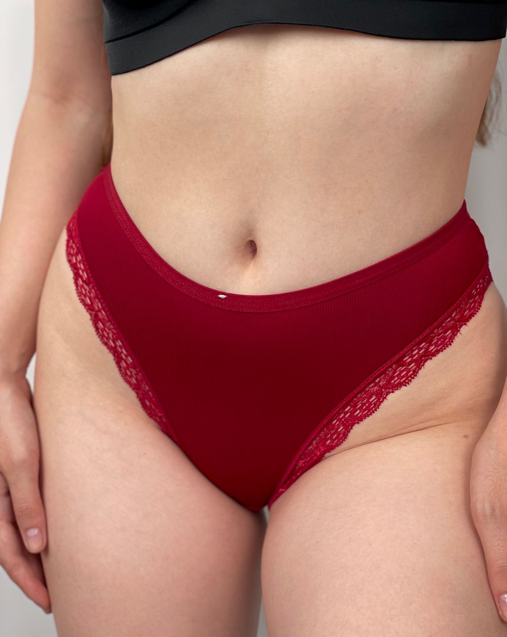 Сліпи з мереживом ззаду