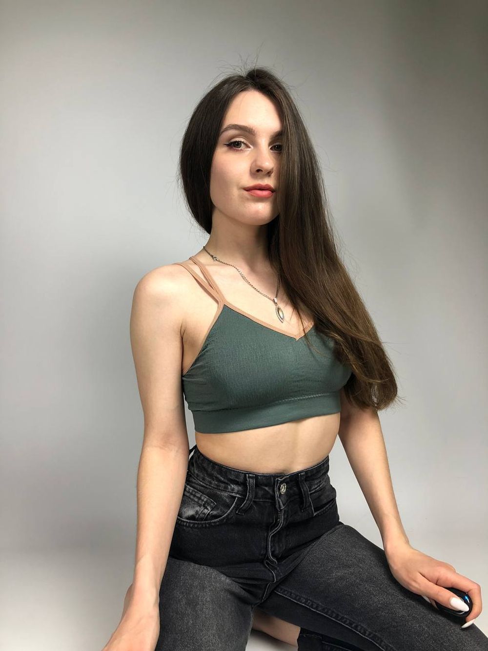 Топ на тонких бретельках