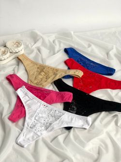 Стрінги з мереживом по центру