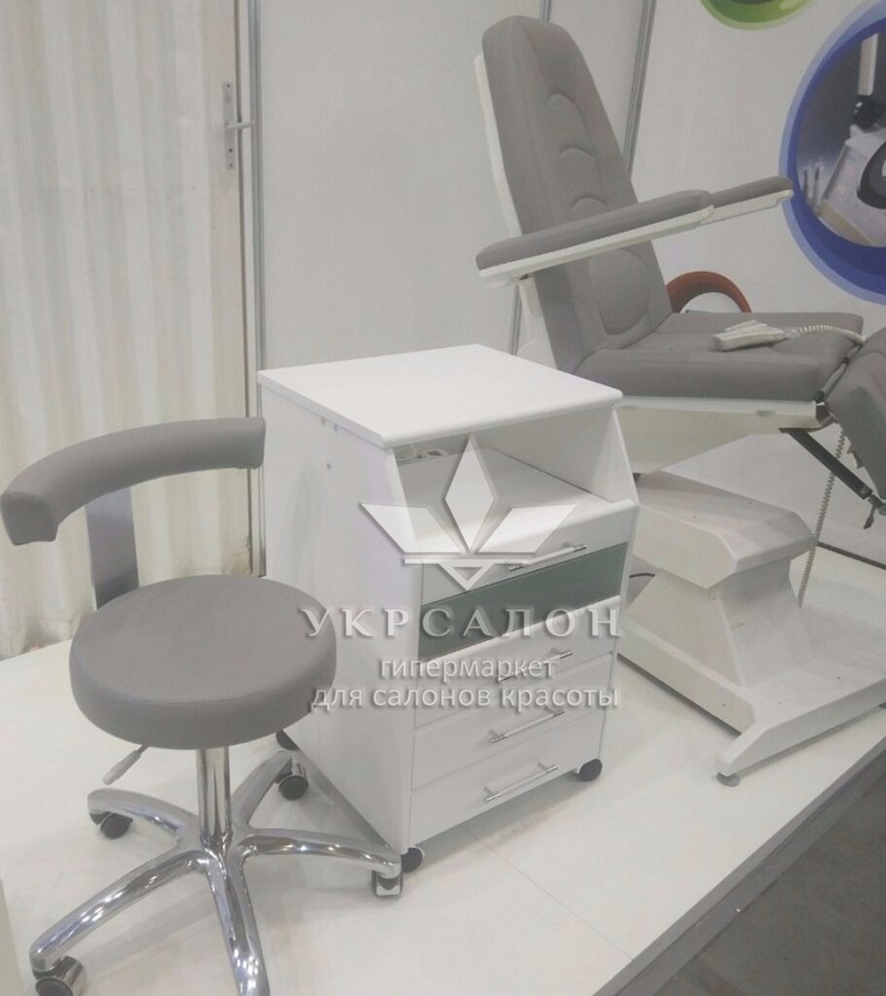 Педикюрно-косметологическое кресло FUT-PROFI-1