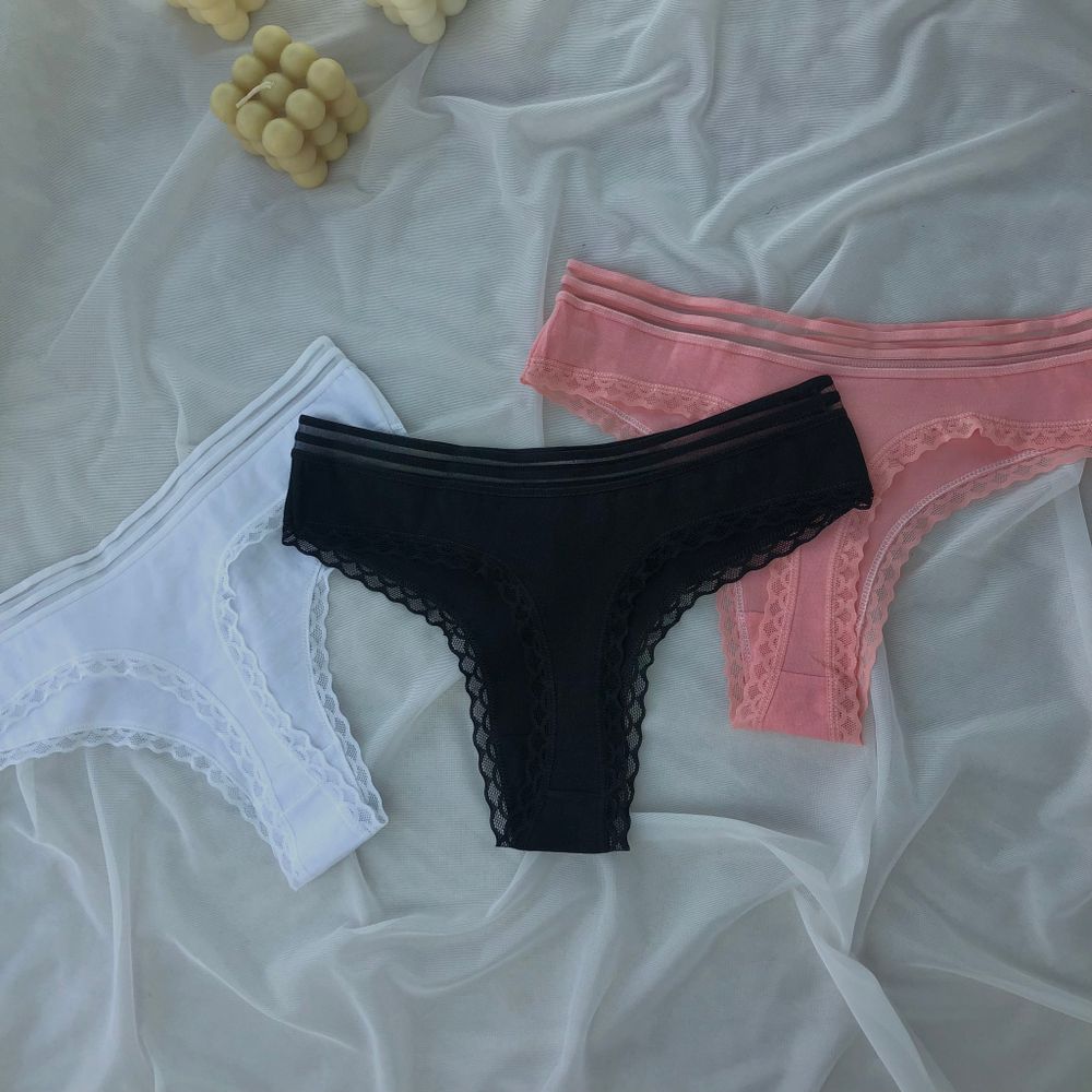 Класичні стрінги з декорованою резинкою