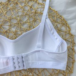 Бюстгальтер с перфорацією