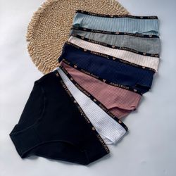 Сліпи в рубчик з близкучим написом на резинці