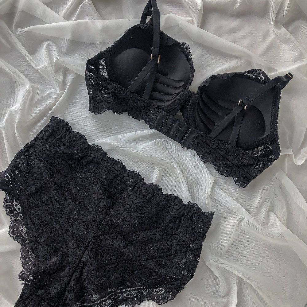 Кружевной комплект с высокими трусиками