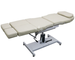 Педикюрно-косметологічне крісло 235