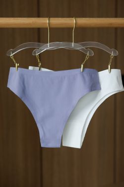 Трусики-танга в базовому дизайні