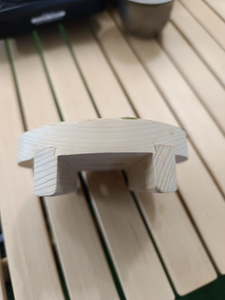 Подставка под горячее на ножках