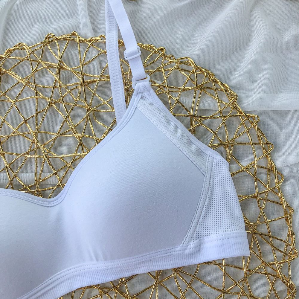 Бюстгальтер с перфорацією