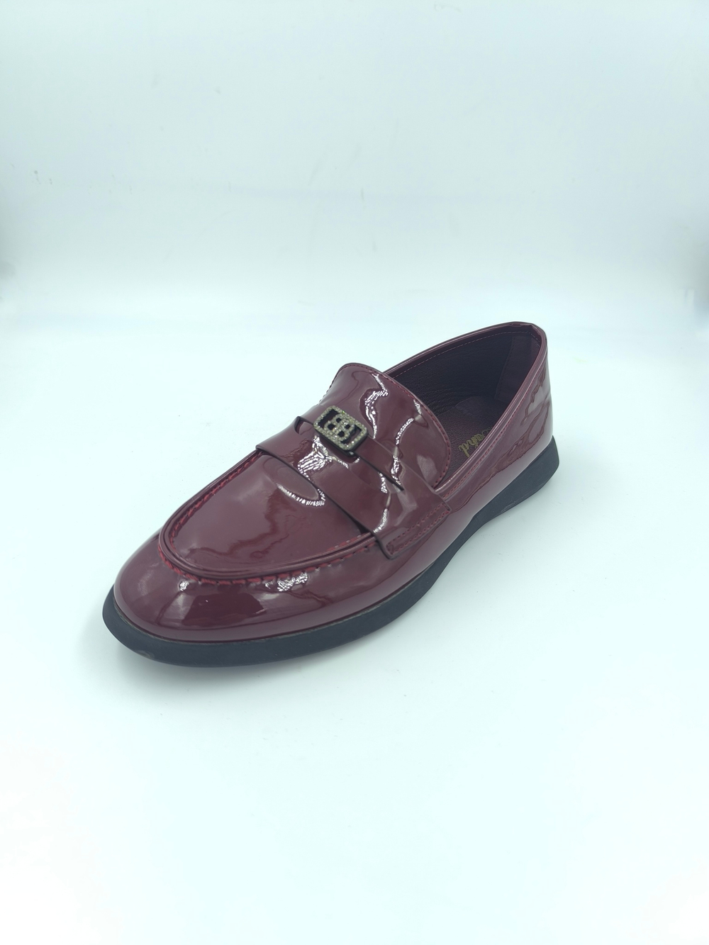 Лакированные бордовые лоферы из искусственной кожи