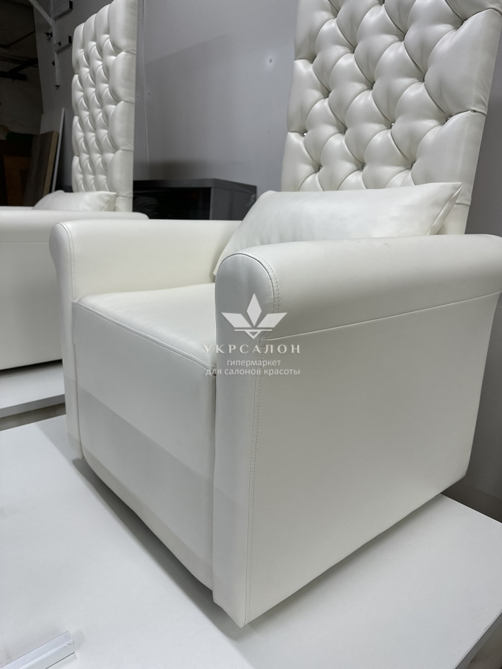 Педикюрне крісло KP-02