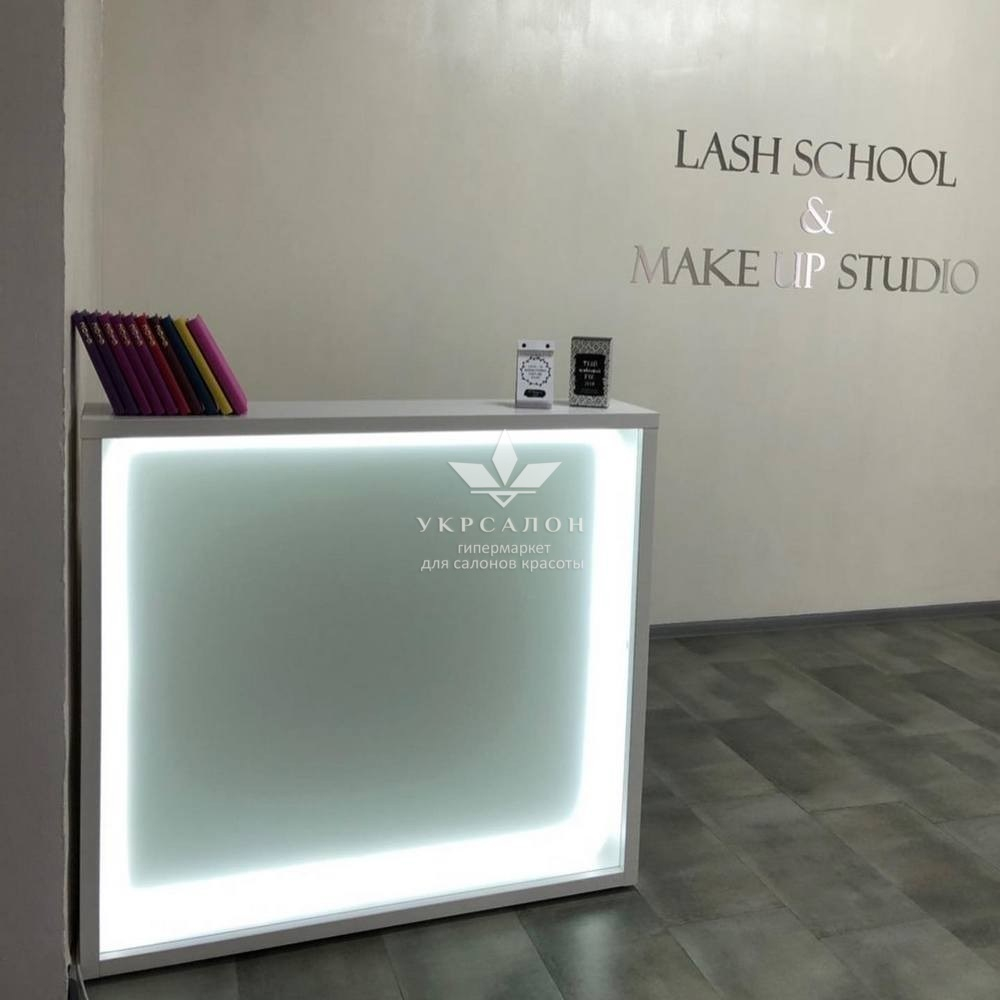 Ресепшн Nemo с подсветкой