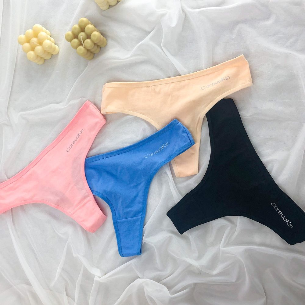 Класичні стрінги з мінімалістичним написом