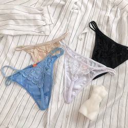 Стринги с ажурными вставками