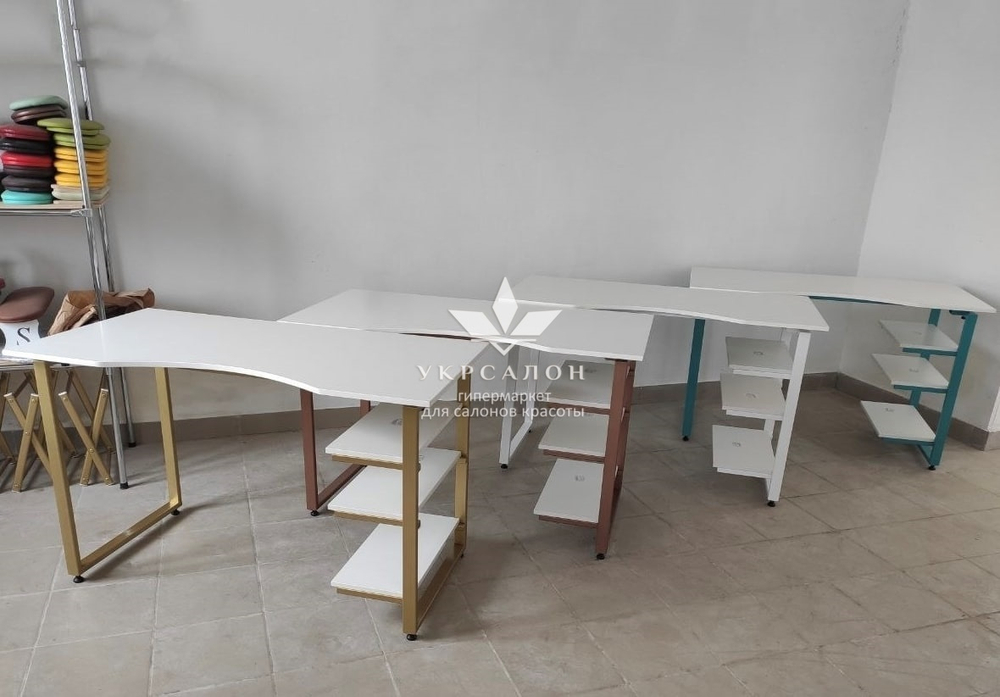 Манікюрний стіл Color Loft