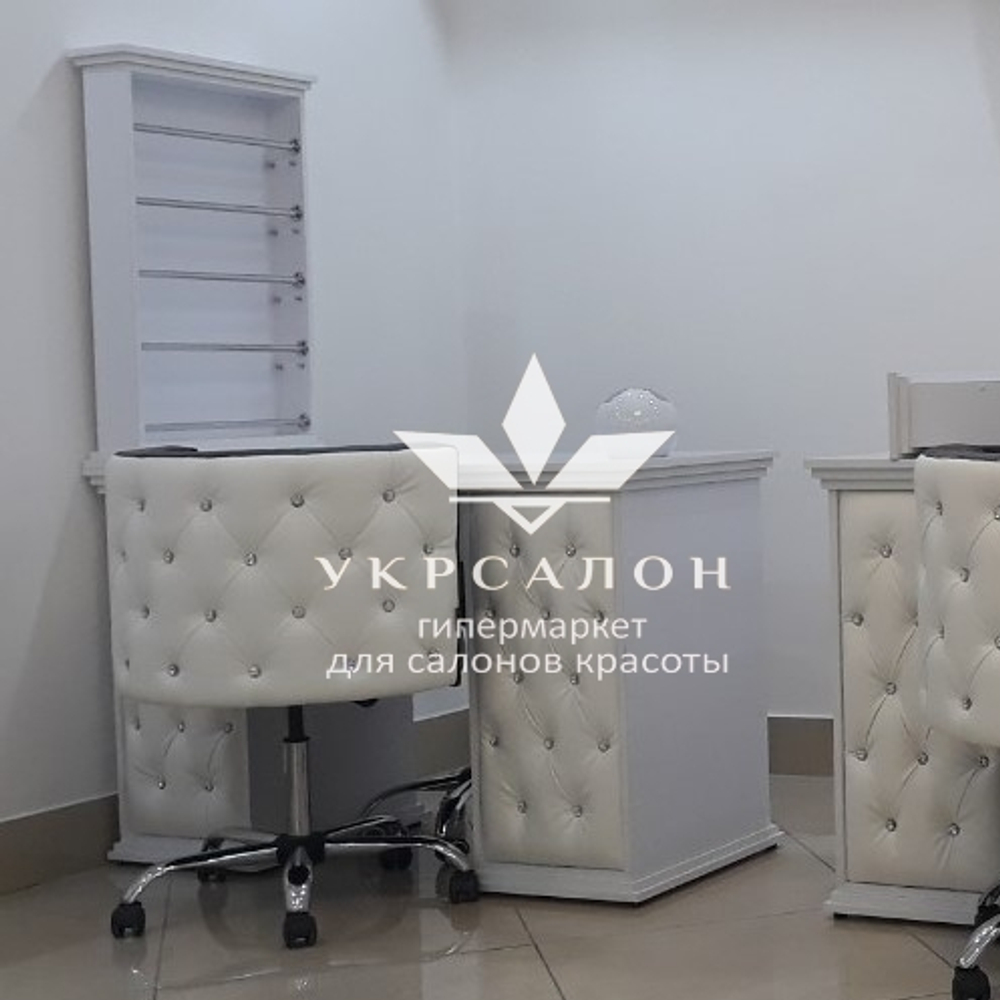 Манікюрний стіл Queen 4