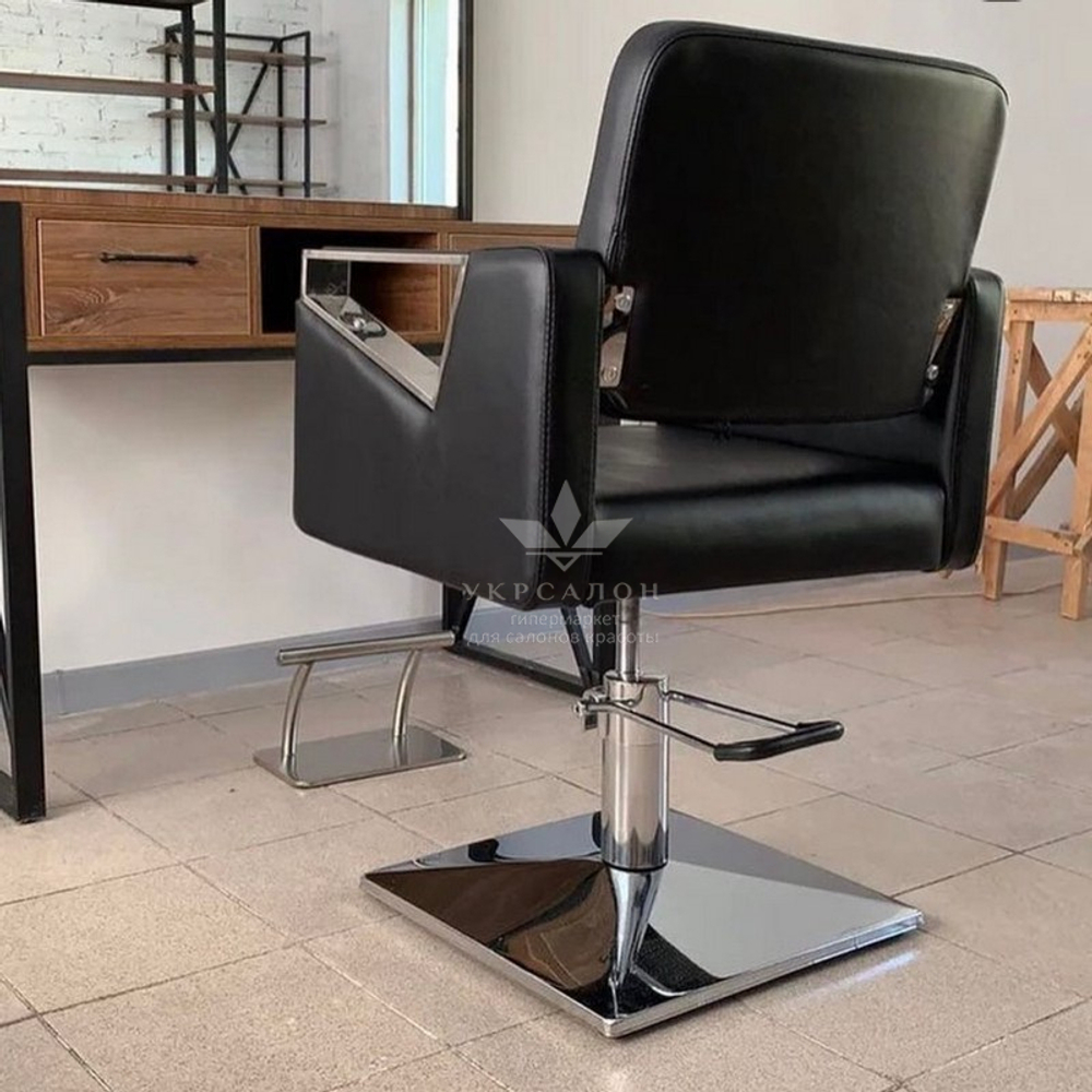 Парикмахерское кресло Tomas с подставкой для ног