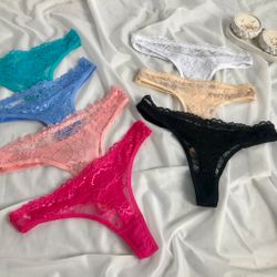 Стрінги з мереживом спереду і ладенькі ззаду