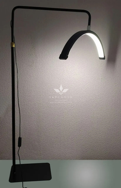Бестеневая Led лампа для бьюти мастера универсальная полумесяц 58 см, 24 Вт, черная