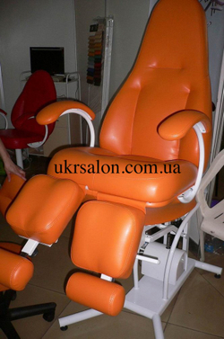 Педикюрно-косметологическое кресло КП-5 с подставкой для ванночки