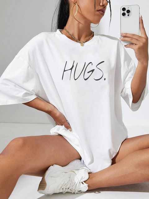 Платье-футболка белое с удлиненным рукавом HUGS. Love&Live фото 1