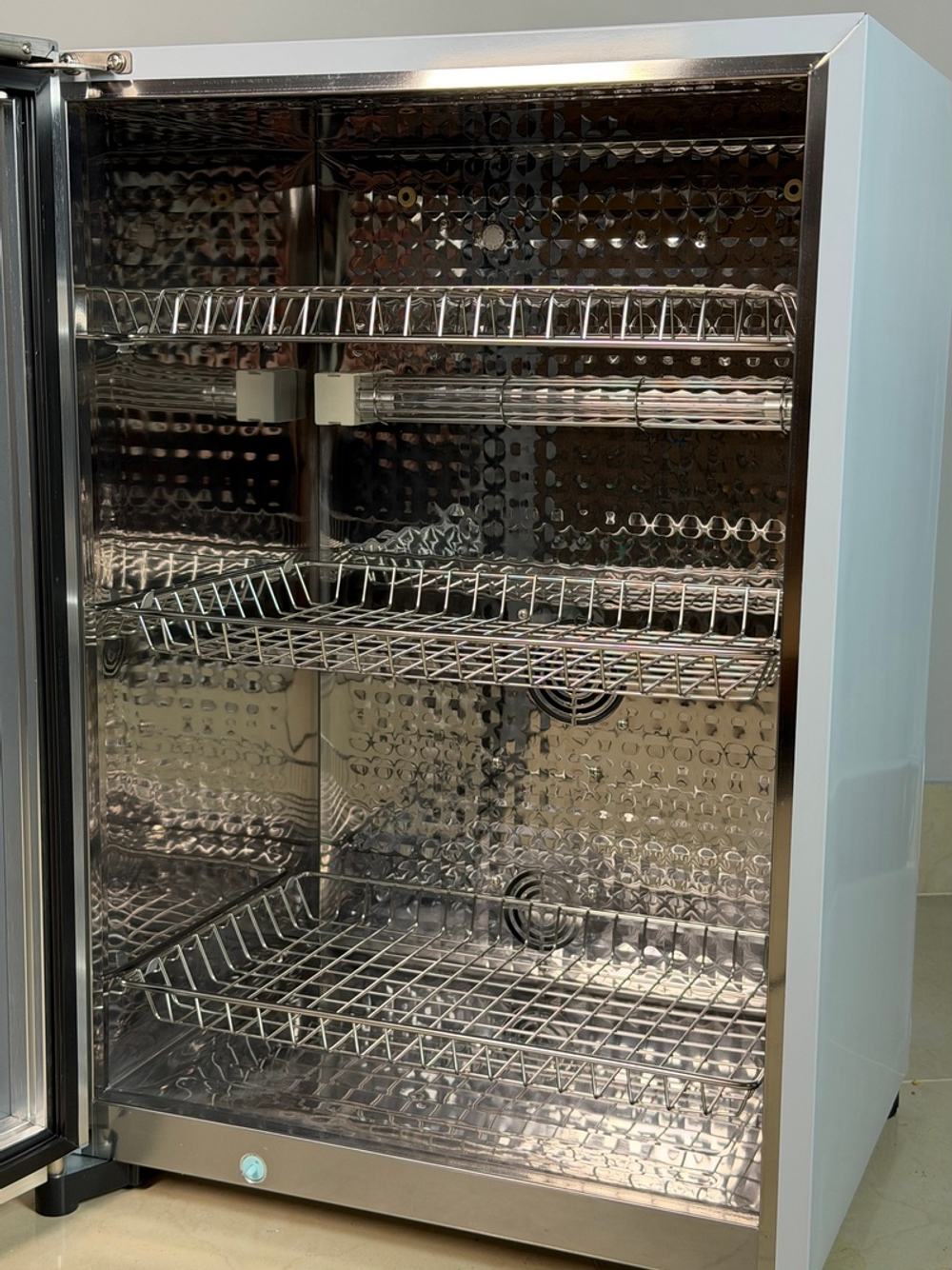 Шафа для підігріву та стерилізації рушників Keratex Black