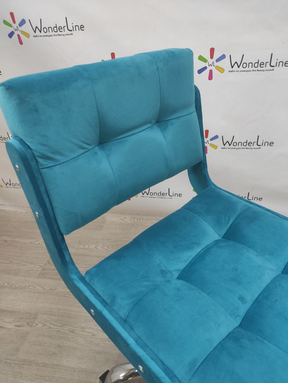 Стульчик для мастера Tertio со спинкой