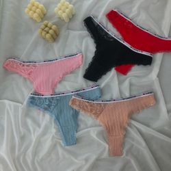 Фактурні стрінги з мереживною вставкою