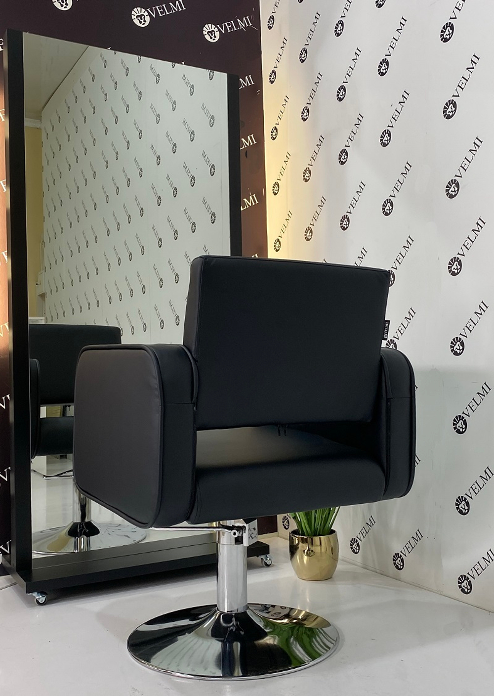 Робоче місце перукаря Dina з підсвічуванням