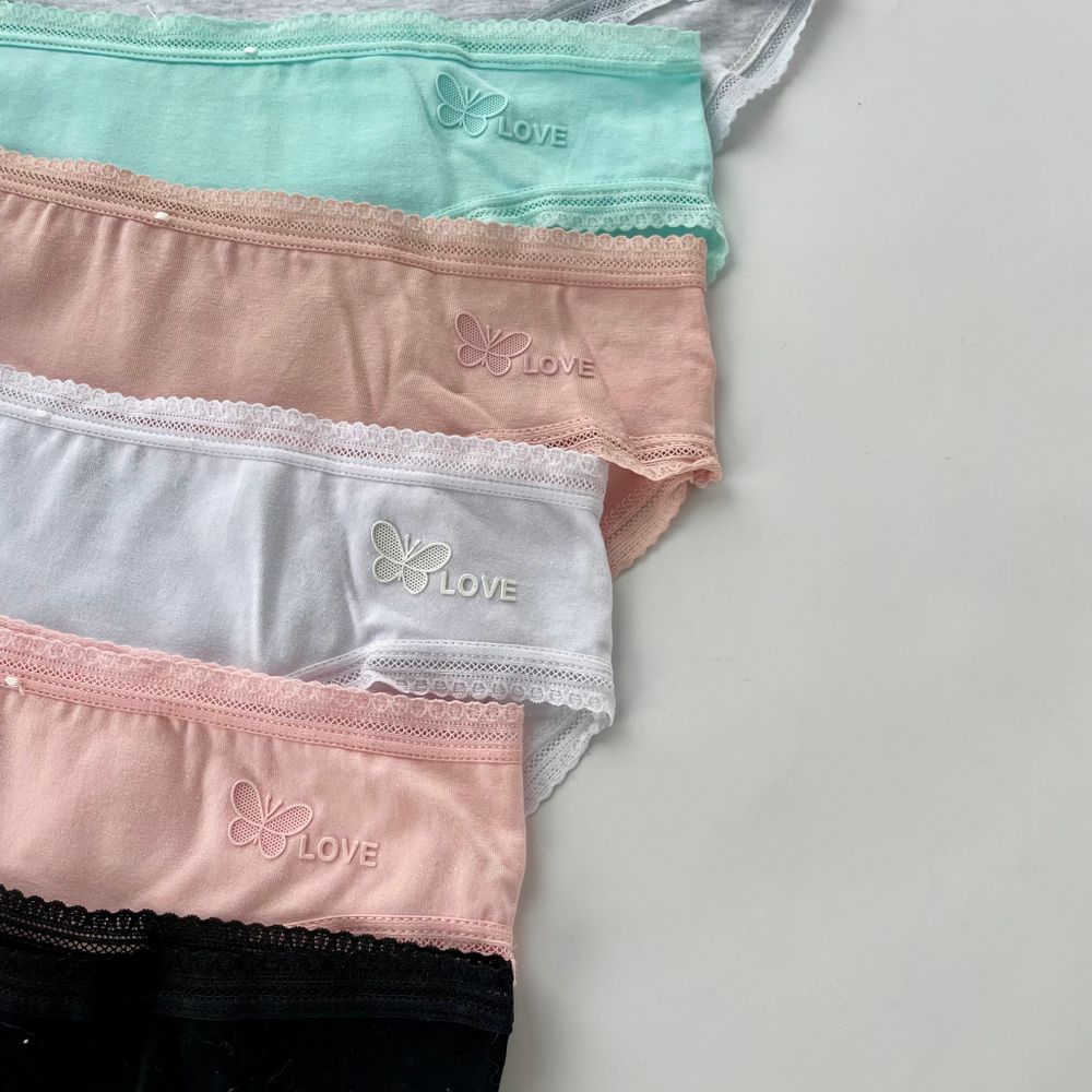 Гладенькі сліпи з мереживною окантовкою