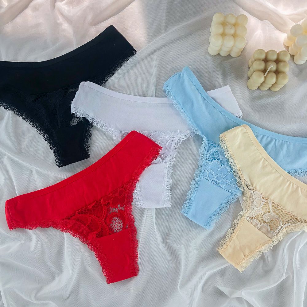 Стрінги з ажурною вставкою