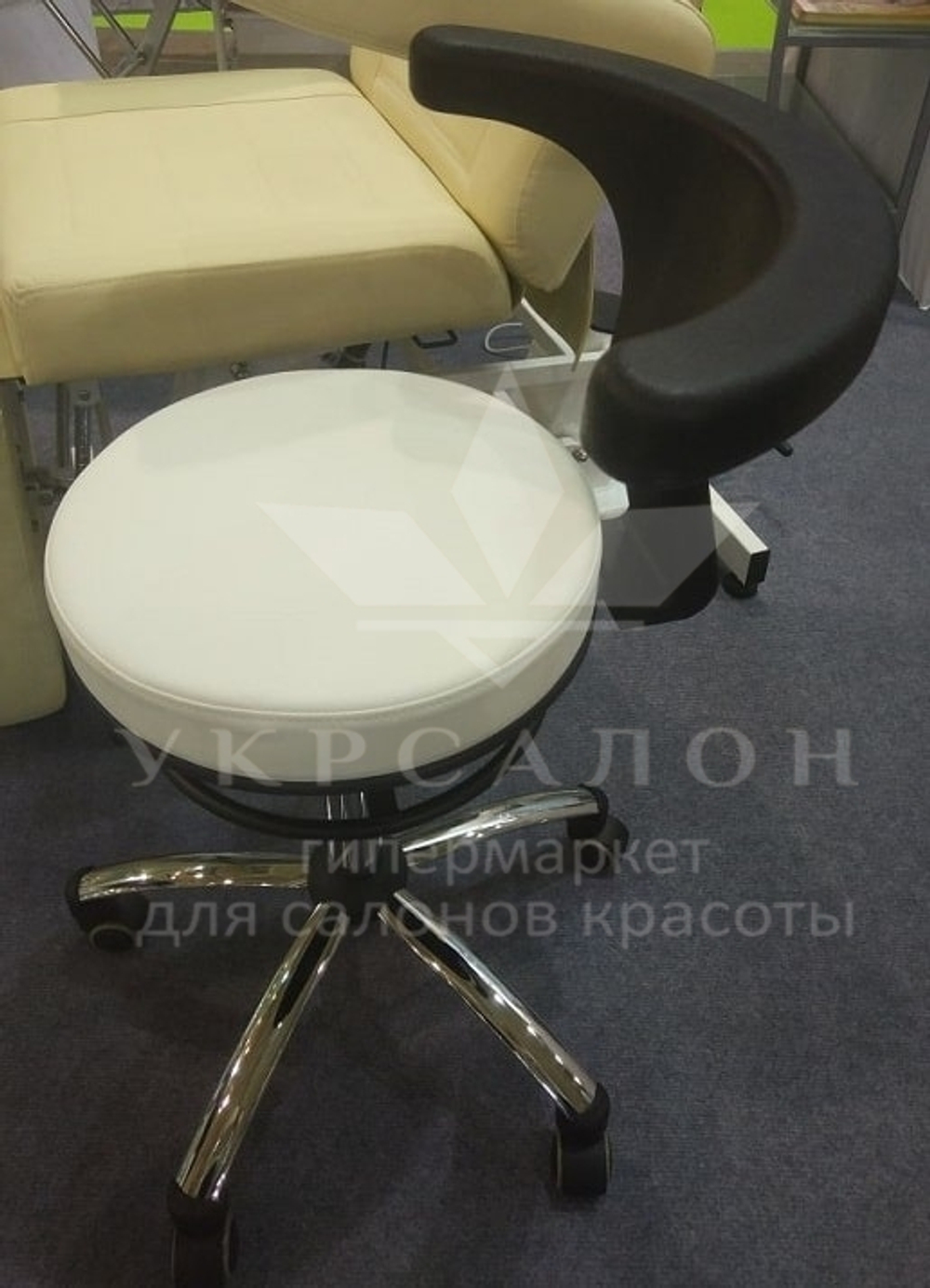 Стільчик майстра зі спинкою 1033