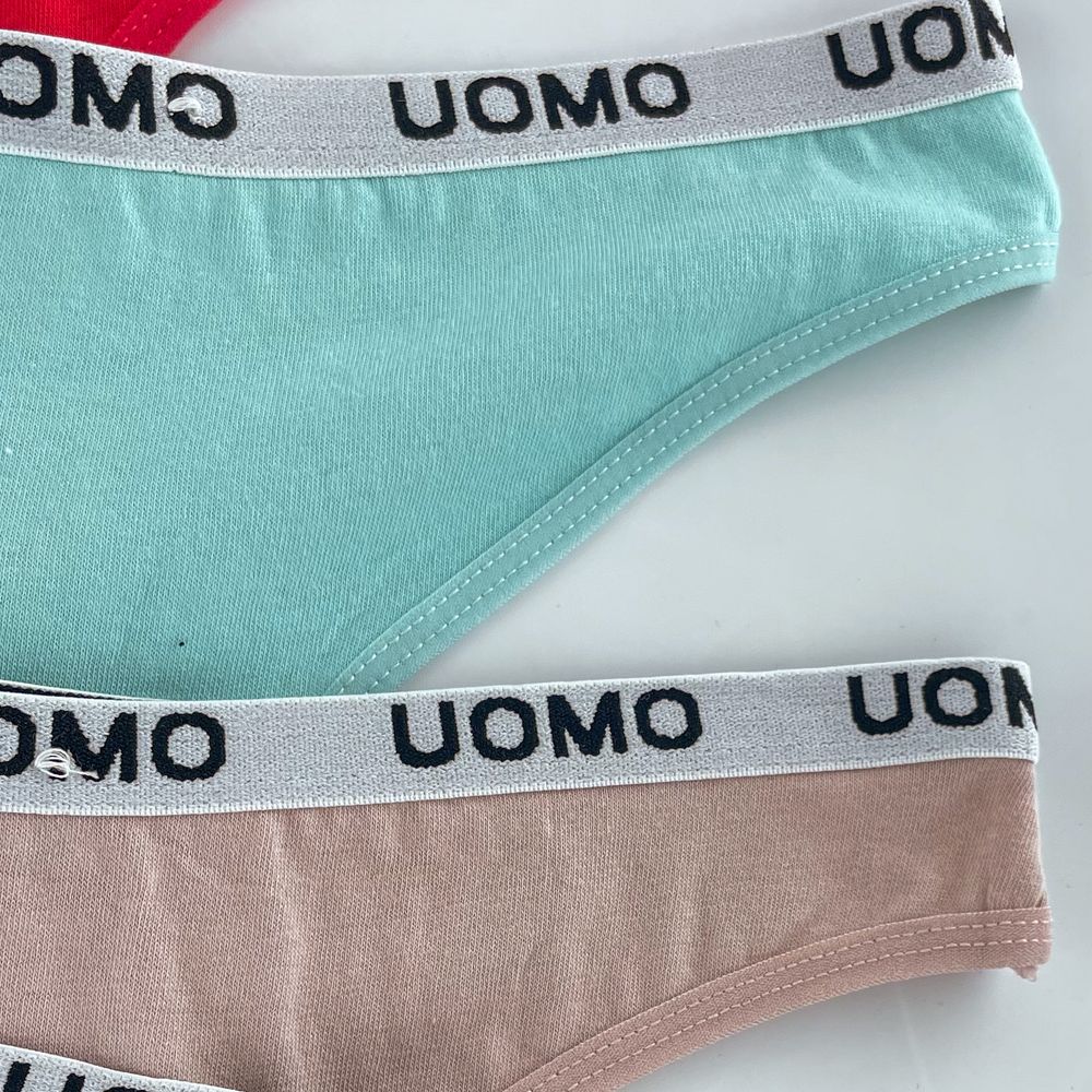 Гладенькі стрінги з написом